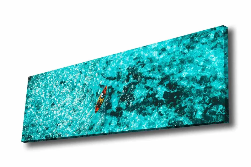 Canvas-taulu - Kajakkimelonta kirkkaan turkoosin veden läpi, Turkoosi / Musta / Oranssi