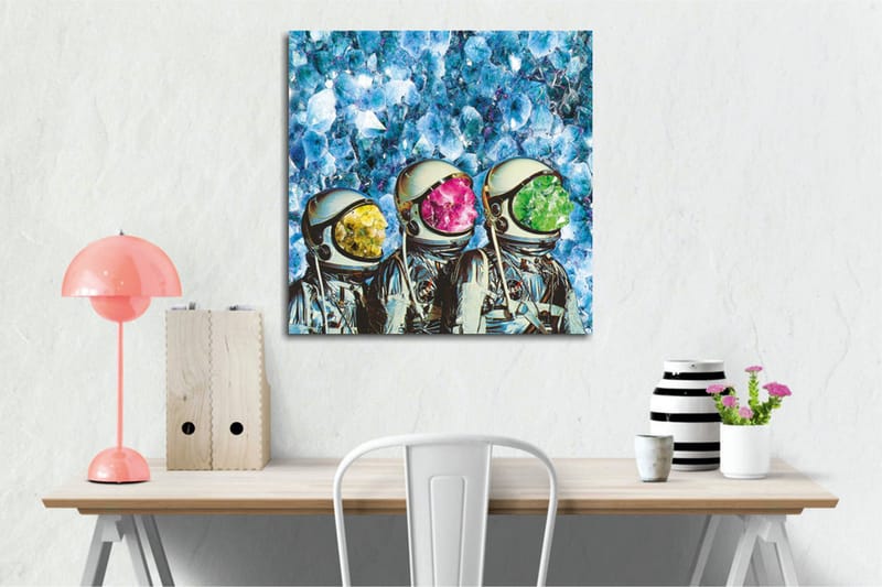 Canvas-taulu - Kolme astronauttia värikkäissä kypärissä kristallinkirkkaalla taustalla - Sininen / Vihreä / Vaaleanpunainen - Sisustustuotteet - Taulu & taide - Canvas-taulu