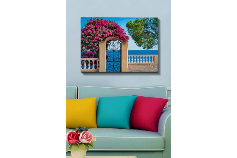 Canvas-taulu - Kukkiva bougainvillea takorautaportin vieressä merinäköalalla - Vaaleanpunainen / Sininen / Vihreä - Sisustustuotteet - Taulu & taide - Canvas-taulu