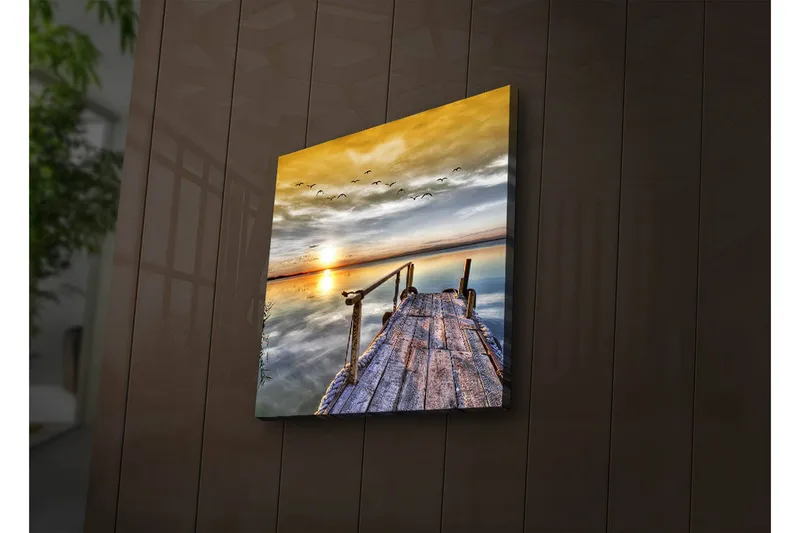 Canvas-taulu LED-valaistuksella 28x28 cm - Auringonlasku tyynen järven yllä, etualalla puinen laituri, Kulta / Sininen / Harmaa