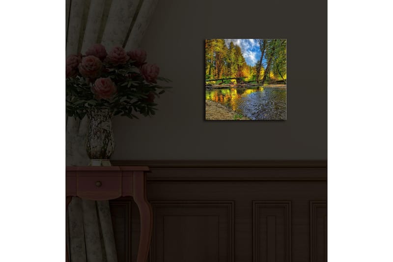 Canvas-taulu LED-valaistuksella 28x28 cm - Kaunis syysmaisema värikkäine puineen peilimäisen joen rannalla - Vihreä / Oranssi / Sininen - Sisustustuotteet - Taulu & taide - Canvas-taulu