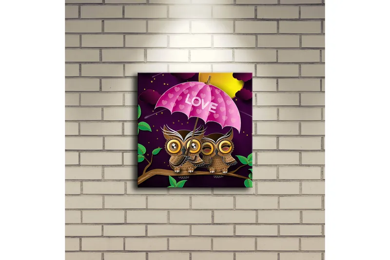 Canvas-taulu LED-valaistuksella 28x28 cm - Kolme pöllöä vaaleanpunaisen sateenvarjon alla tekstillä LOVE - Violetti / Vaaleanpunainen / Vihreä - Sisustustuotteet - Taulu & taide - Canvas-taulu