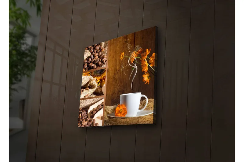 Canvas-taulu LED-valaistuksella 28x28 cm - Kuppi höyryävää kahvia ja oranssikukkia lämpimässä ympäristössä - Ruskea / Oranssi / Valkoinen - Sisustustuotteet - Taulu & taide - Canvas-taulu