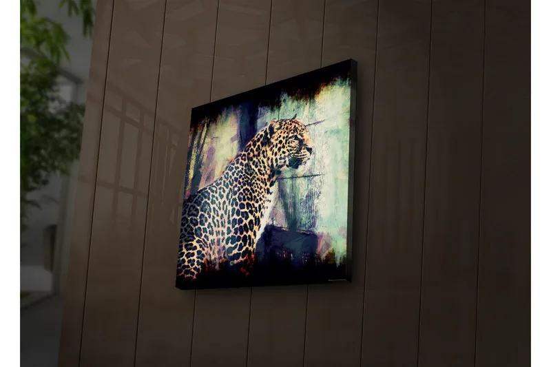 Canvas-taulu LED-valaistuksella 28x28 cm - Leopardi seisoo ylpeänä katse eteenpäin suunnattuna, Kulta / Vihreä / Musta