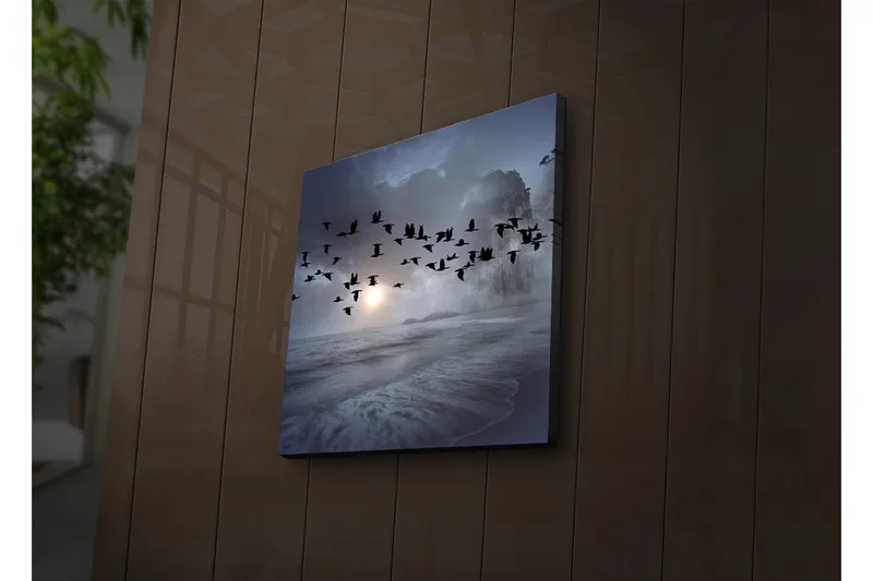 Canvas-taulu LED-valaistuksella 28x28 cm - Lintuparvi lentää sumuisen merimaiseman yllä - Tummansininen / Harmaa / Valkoinen - Sisustustuotteet - Taulu & taide - Canvas-taulu