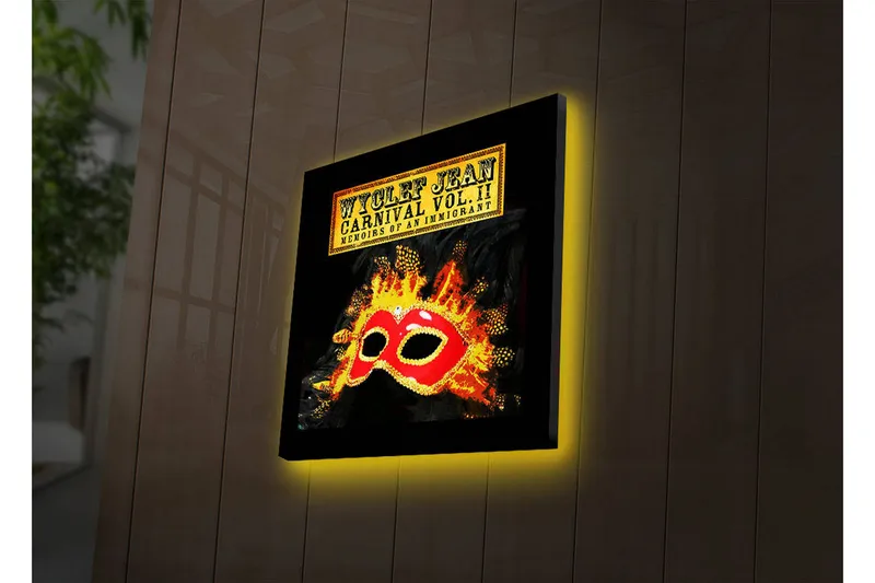 Canvas-taulu LED-valaistuksella 28x28 cm - Naamio värikkäillä yksityiskohdilla ja liekehtivällä taustalla, Punainen / Oranssi / Musta