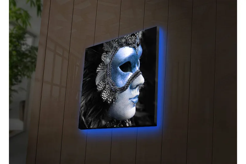 Canvas-taulu LED-valaistuksella 28x28 cm - Naamioitu nainen kimaltelevan sinisen naamion kanssa, Sininen / Musta