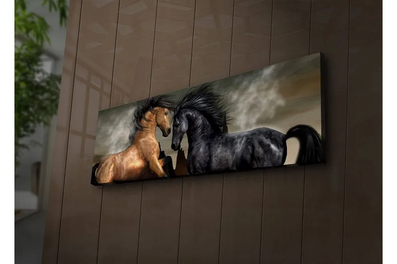 Canvas-taulu LED-valaistuksella 30x90 cm - Kaksi hevosta kohtaavat voimakkaassa ja dramaattisessa sommitelmassa, Kulta / Musta / Harmaa
