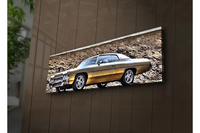 Canvas-taulu LED-valaistuksella 30x90 cm - Klassinen auto maalaismaisessa ympäristössä, Kulta / Musta / Hopea