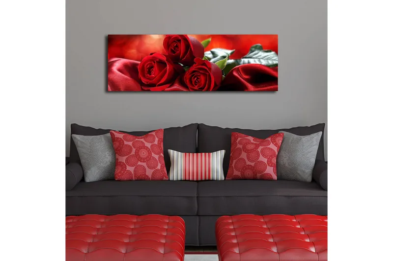 Canvas-taulu LED-valaistuksella 30x90 cm - Kolme punaista ruusua pehmeällä, punaisella satiinitaustalla - Punainen / Vihreä - Sisustustuotteet - Taulu & taide - Canvas-taulu