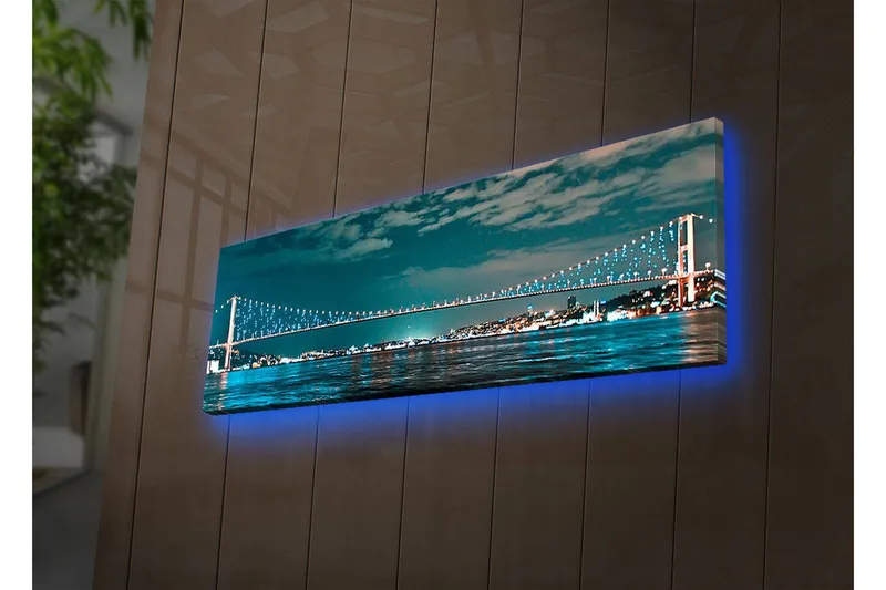 Canvas-taulu LED-valaistuksella 30x90 cm - Silta tyynen vesistön yli kaupungin valojen taustalla - Tummansininen / Turkoosi / Vaaleanvihreä - Sisustustuotteet - Taulu & taide - Canvas-taulu