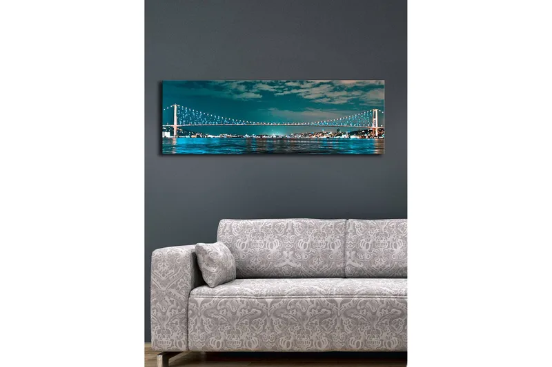 Canvas-taulu LED-valaistuksella 30x90 cm - Silta tyynen vesistön yli kaupungin valojen taustalla - Tummansininen / Turkoosi / Vaaleanvihreä - Sisustustuotteet - Taulu & taide - Canvas-taulu