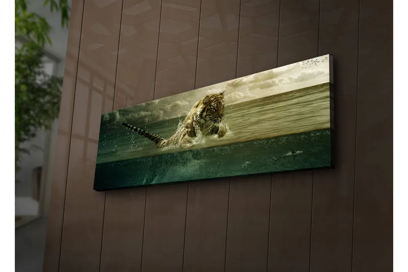 Canvas-taulu LED-valaistuksella 30x90 cm - Tiikeri hyppää vedestä, Vihreä / Beige / Ruskea