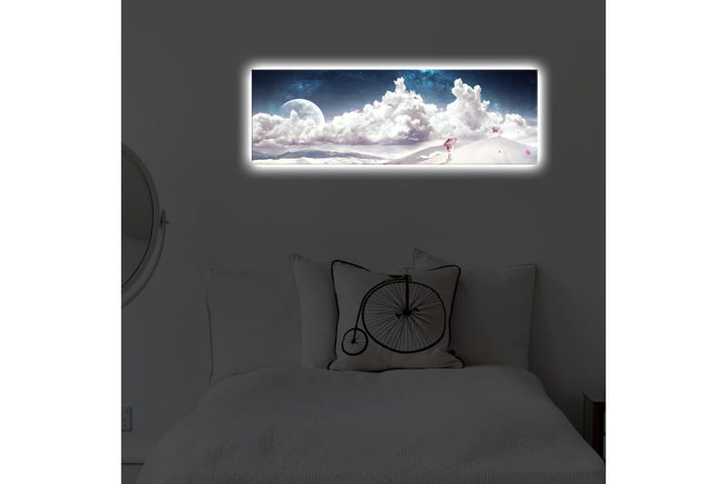 Canvas-taulu LED-valaistuksella 30x90 cm - Unenomainen maisema, jossa yksinäinen hahmo kantaa sateenvarjoa lumisessa ympäristössä tähtitaivaan alla - Sininen / Valkoinen / Vaaleanpunainen - Sisustustuotteet - Taulu & taide - Canvas-taulu