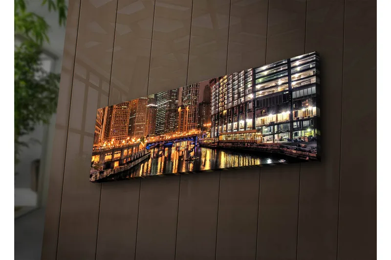 Canvas-taulu LED-valaistuksella 30x90 cm - Yöllinen kaupunkikuva heijastuksilla vedessä, Kulta / Sininen / Musta