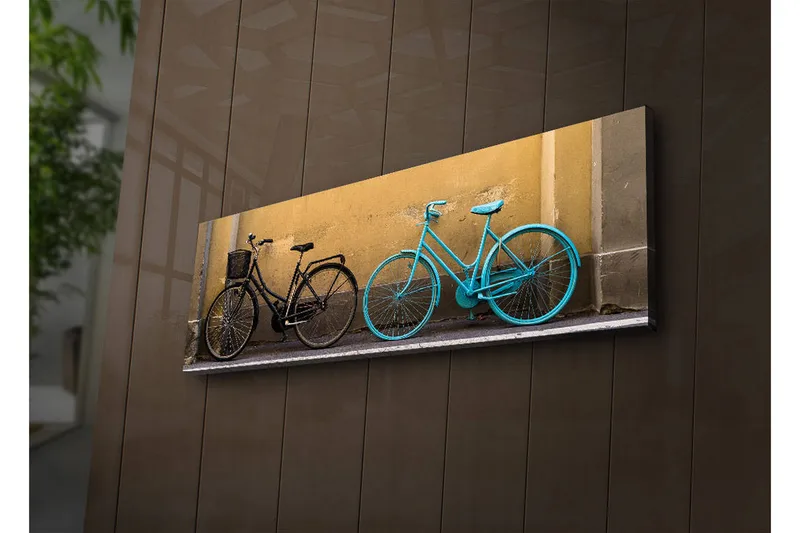 Canvas-taulu LED-valaistuksella 30x90 cm - Polkupyörät kontrastiväreissä keltaista seinää vasten, Musta / Turkoosi / Keltainen