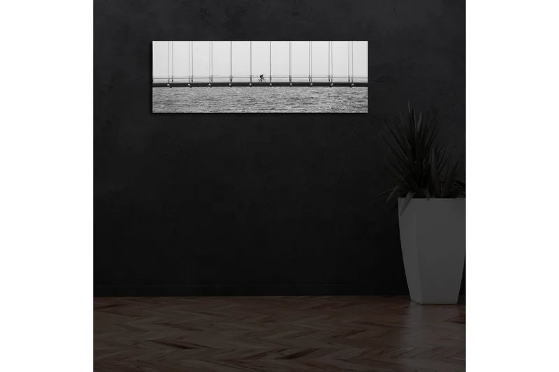 Canvas-taulu LED-valaistuksella 30x90 cm - Pyöräilijä sillalla veden yllä - Musta / Valkoinen / Harmaa - Sisustustuotteet - Taulu & taide - Canvas-taulu