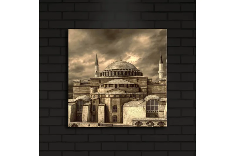 Canvas-taulu LED-valaistuksella 40x40 cm - Hagia Sofia Istanbulissa dramaattisella pilvisellä taivaalla tunnelmallisessa seepianvärissä - Beige / Tummanharmaa / Ruskea - Sisustustuotteet - Taulu & taide - Canvas-taulu