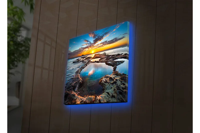 Canvas-taulu LED-valaistuksella 40x40 cm - Kaunis auringonlasku kalliorannikolla heijastuen vedessä, Sininen / Oranssi / Turkoosi