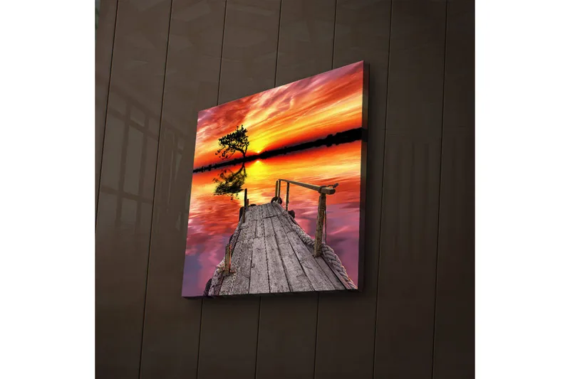 Canvas-taulu LED-valaistuksella 40x40 cm - Kaunis auringonlasku peilimäisen järven yllä, puinen laituri ja yksinäinen puunlatva, Oranssi / Vaaleanpunainen / Vihreä
