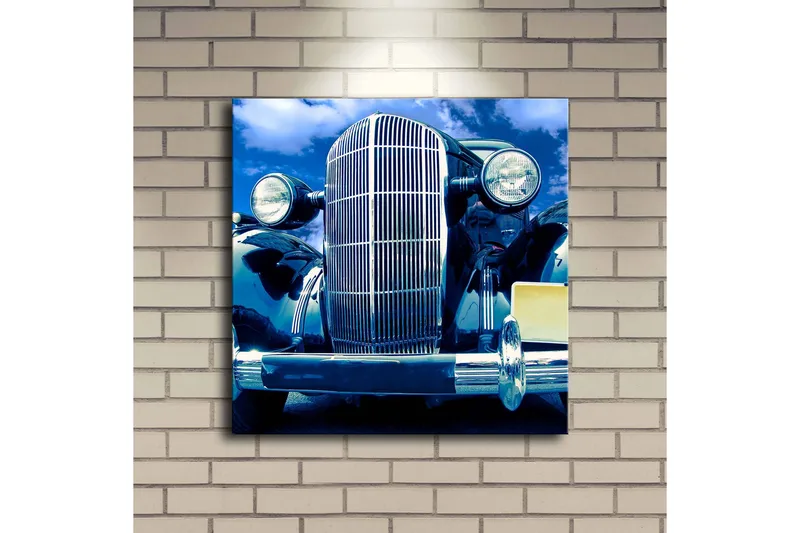 Canvas-taulu LED-valaistuksella 40x40 cm - Klassinen auto edestä päin ja kirkas sininen taivas taustalla - Musta / Sininen / Hopea - Sisustustuotteet - Taulu & taide - Canvas-taulu