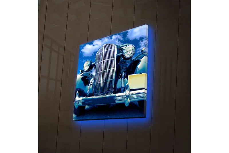 Canvas-taulu LED-valaistuksella 40x40 cm - Klassinen auto edestä päin ja kirkas sininen taivas taustalla, Musta / Sininen / Hopea