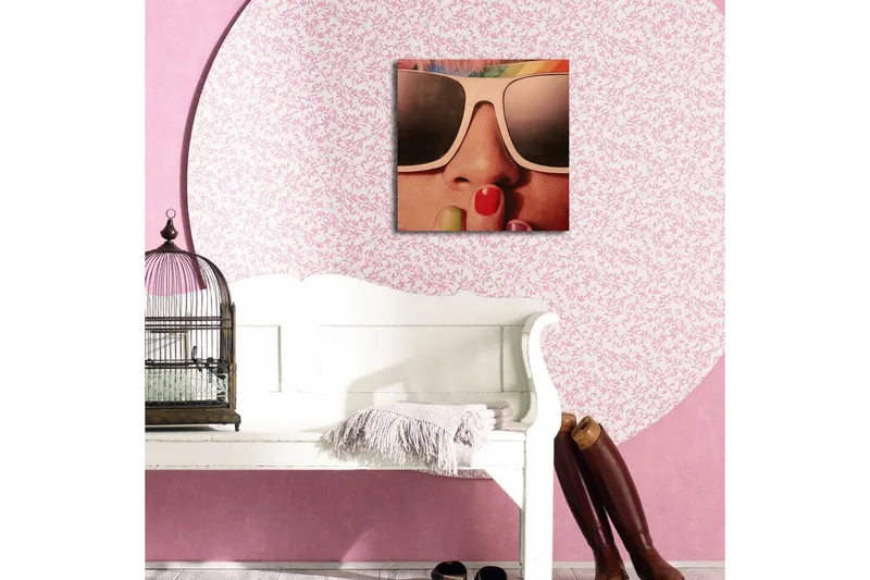 Canvas-taulu LED-valaistuksella 40x40 cm - Muotokuva henkilöstä aurinkolaseissa ja värikkäissä kynsissä - Vaaleanpunainen / Musta / Valkoinen - Sisustustuotteet - Taulu & taide - Canvas-taulu