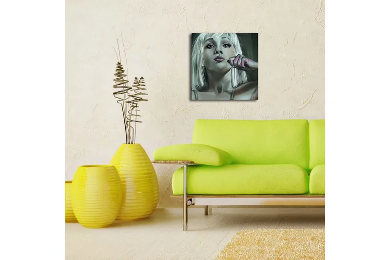 Canvas-taulu LED-valaistuksella 40x40 cm - Muotokuva vaaleahiuksisesta naisesta itsevarmassa asenteessa - Vaaleanharmaa / Vaaleanpunainen / Tummanvihreä - Sisustustuotteet - Taulu & taide - Canvas-taulu