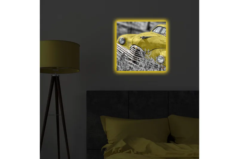 Canvas-taulu LED-valaistuksella 40x40 cm - Vanha auto kirkkaankeltaisena vehreyden ympäröimänä - Keltainen / Harmaa - Sisustustuotteet - Taulu & taide - Canvas-taulu