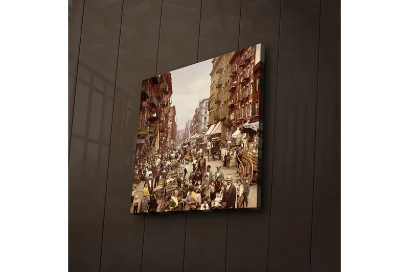 Canvas-taulu LED-valaistuksella 40x40 cm - Vilkas katu ihmisten ja markkinakojujen ympäröimänä, Ruskea / Beige / Vihreä