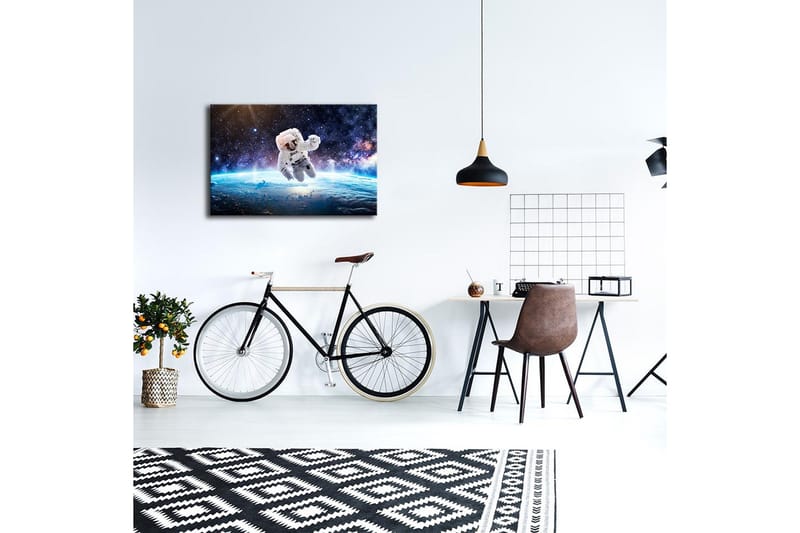 Canvas-taulu LED-valaistuksella 45x70 cm - Astronautti leijuu avaruudessa Maan yläpuolella - Valkoinen / Sininen / Musta - Sisustustuotteet - Taulu & taide - Canvas-taulu