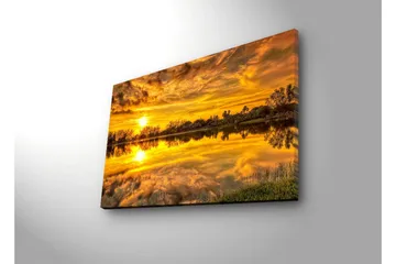 Canvas-taulu LED-valaistuksella 45x70 cm - Auringonlasku peilimäisen järven yllä puiden ja vehreyden ympäröimänä - Kulta / Oranssi / Vihreä - Sisustustuotteet - Taulu & taide - Canvas-taulu