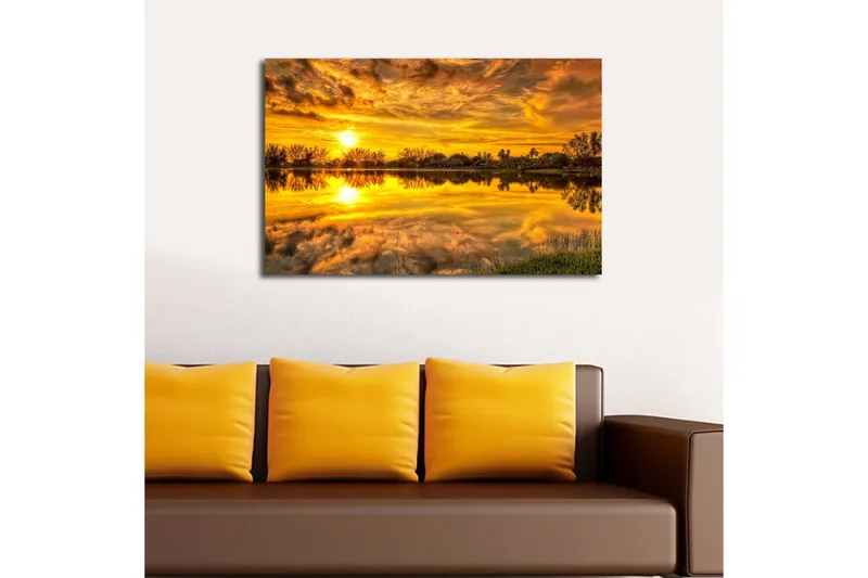 Canvas-taulu LED-valaistuksella 45x70 cm - Auringonlasku peilimäisen järven yllä puiden ja vehreyden ympäröimänä - Kulta / Oranssi / Vihreä - Sisustustuotteet - Taulu & taide - Canvas-taulu