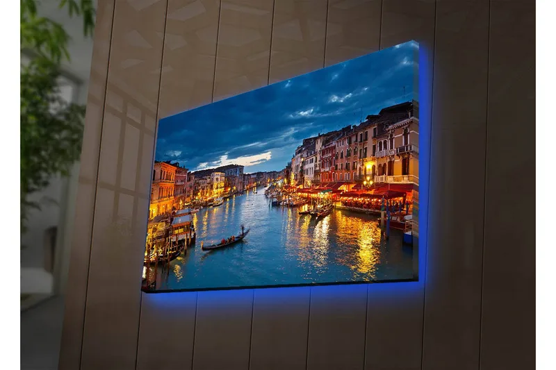 Canvas-taulu LED-valaistuksella 45x70 cm - Kaunis näkymä Venetsian kanavalle valaistujen rakennusten kanssa veden äärellä - Sininen / Oranssi / Vihreä - Sisustustuotteet - Taulu & taide - Canvas-taulu