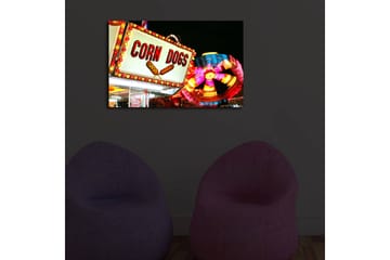 Canvas-taulu LED-valaistuksella 45x70 cm - Kirkas ja värikäs kyltti, jossa teksti CORN DOGS ja pyörivä karuselli taustalla - Punainen / Keltainen / Sininen - Sisustustuotteet - Taulu & taide - Canvas-taulu