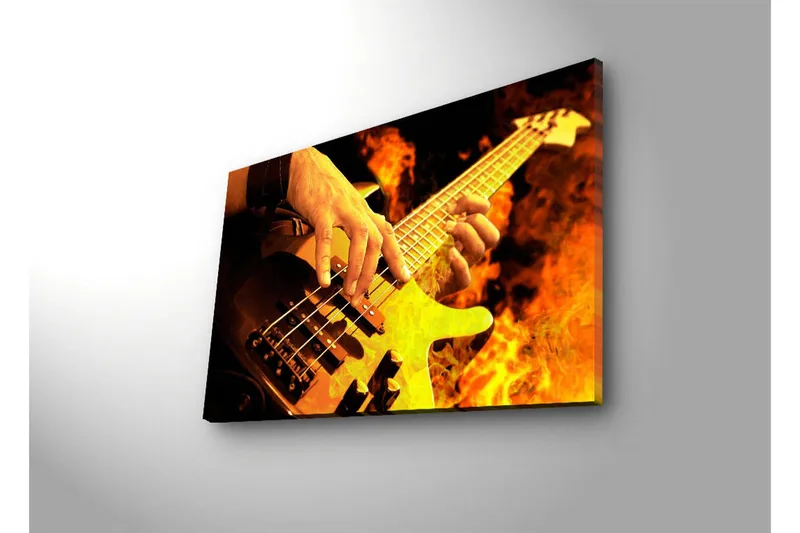 Canvas-taulu LED-valaistuksella 45x70 cm - Kitaristi soittaa sähköbassoa tulisien liekkien ympäröimänä - Oranssi / Musta / Keltainen - Sisustustuotteet - Taulu & taide - Canvas-taulu