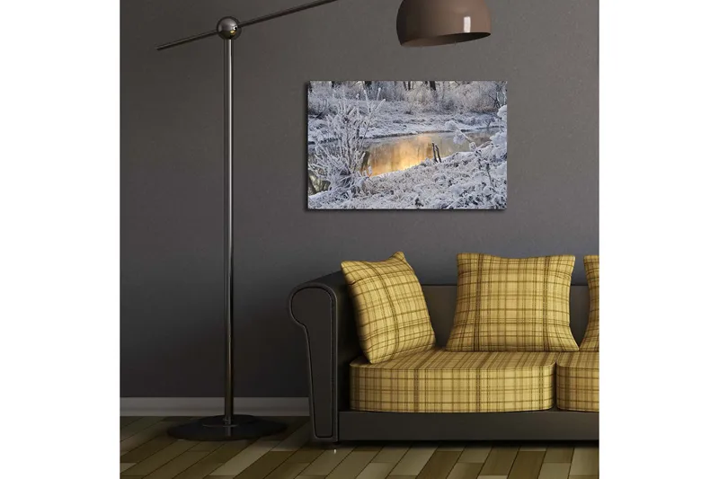 Canvas-taulu LED-valaistuksella 45x70 cm - Talvimaisema lumipeitteisillä puilla ja peilimäisellä veden pinnalla - Valkoinen / Harmaa / Vaaleansininen - Sisustustuotteet - Taulu & taide - Canvas-taulu