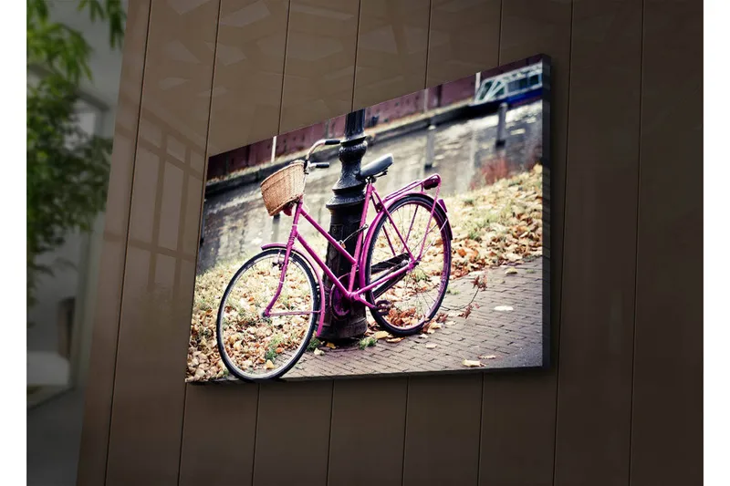Canvas-taulu LED-valaistuksella 45x70 cm - Vaaleanpunainen polkupyörä korilla katuvalon vieressä - Vaaleanpunainen / Ruskea / Harmaa - Sisustustuotteet - Taulu & taide - Canvas-taulu