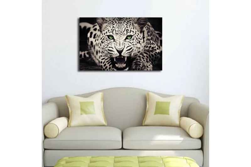 Canvas-taulu LED-valaistuksella 45x70 cm - Villi leopardi intensiivisellä katseella ja avoimella suulla - Valkoinen / Musta / Vihreä - Sisustustuotteet - Taulu & taide - Canvas-taulu