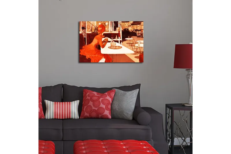 Canvas-taulu LED-valaistuksella 45x70 cm - Punamekkoinen nainen istuu kahvilapöydässä - Punainen / Beige / Ruskea - Sisustustuotteet - Taulu & taide - Canvas-taulu
