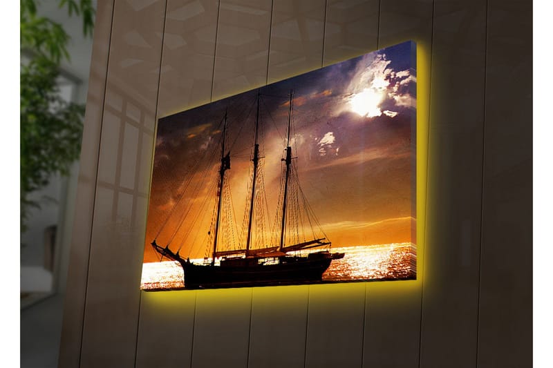 Canvas-taulu LED-valaistuksella 45x70 cm - Purjevene auringonlaskua vasten meren yllä - Oranssi / Musta / Kulta - Sisustustuotteet - Taulu & taide - Canvas-taulu