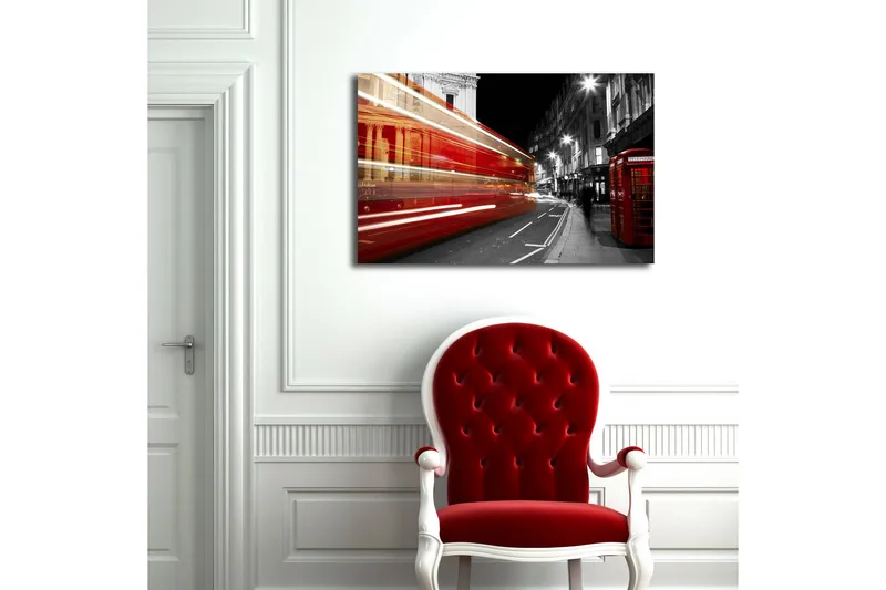 Canvas-taulu LED-valaistuksella 45x70 cm - Punainen kaksikerroksinen bussi liikkeessä mustavalkoisella kaupunkikadulla - Punainen / Musta / Harmaa - Sisustustuotteet - Taulu & taide - Canvas-taulu