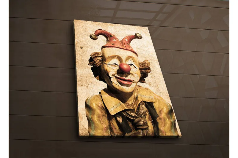 Canvas-taulu LED-valaistuksella 70x45 cm - Iloinen pelle punaisella nenällä ja värikkäällä hatulla, Keltainen / Punainen / Beige