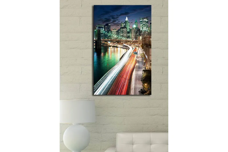 Canvas-taulu LED-valaistuksella 70x45 cm - Kaupunkikuva autojen ja rakennusten valoleikeillä sillan vieressä - Vihreä / Sininen / Punainen - Sisustustuotteet - Taulu & taide - Canvas-taulu