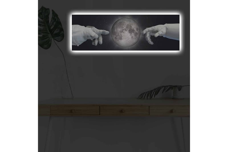 Canvas-taulu LED-valaistuksella - Astronautin kädet kurottautuvat kohti kuuta, Harmaa / Musta / Valkoinen
