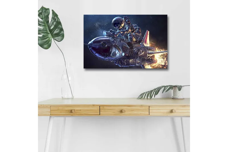 Canvas-taulu LED-valaistuksella - Astronautti futuristisella raketilla avaruudessa, Tummansininen / Hopea / Oranssi