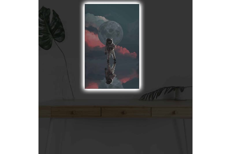 Canvas-taulu LED-valaistuksella - Astronautti leijuu unenomaisessa avaruusympäristössä suuren kuun taustalla - Tummansininen / Vaaleanpunainen / Harmaa - Sisustustuotteet - Taulu & taide - Canvas-taulu