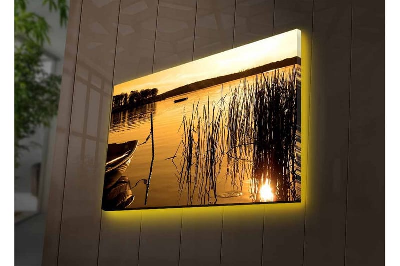 Canvas-taulu LED-valaistuksella - Auringonlasku tyynen veden yllä, ruoko ja vene etualalla - Kulta / Ruskea / Musta - Sisustustuotteet - Taulu & taide - Canvas-taulu