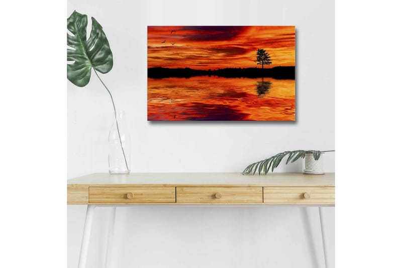 Canvas-taulu LED-valaistuksella - Auringonlasku tyynen veden yllä ja yksinäisen puun siluetti, Oranssi / Punainen / Musta