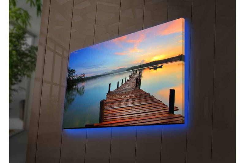 Canvas-taulu LED-valaistuksella - Auringonlasku puisen laiturin yllä veden äärellä, Oranssi / Sininen / Ruskea